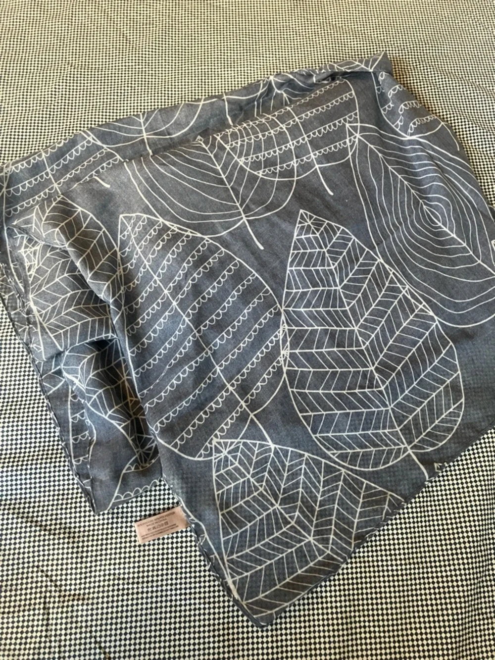 4/$20 Anthropologie London Charcoal Grey Botanical Leaf Print Scarf Sheer